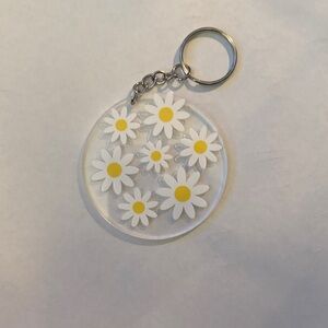 Daisy circle keychain